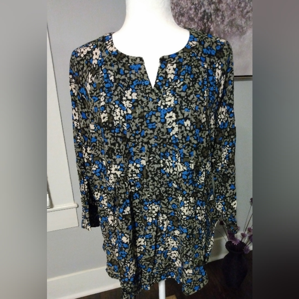 Westbound Petites. Tunic top. Size LP. Nwt
